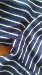 GUESS dámské šaty Ameera Off-The-Shoulder Dress modrá II. jakost