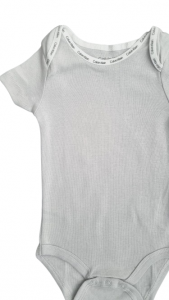 Calvin Klein světle šedé bodýčko pro miminko z organické bavlny